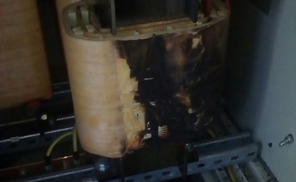 inizio incendio per scoppio condensatore